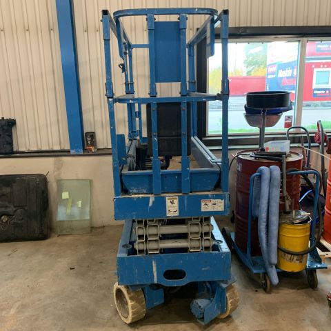 715360-8 Personlift Genie GS-1930
