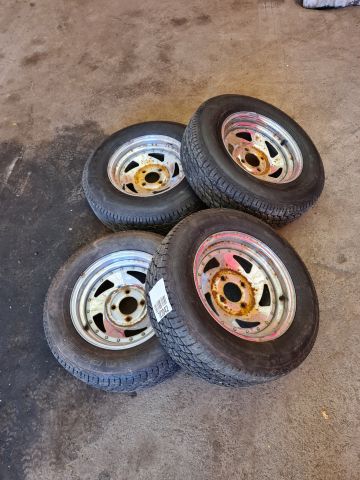 722042-2 Ford Mustang rims + 4 Kelly tires M + S P215 / 70 R14