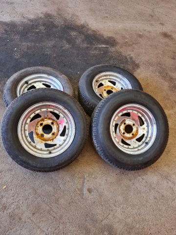 722042-1 Ford Mustang rims + 4 Kelly tires M + S P215 / 70 R14