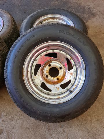 722042-4 Ford Mustang rims + 4 Kelly tires M + S P215 / 70 R14