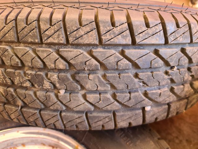 722042-9 Ford Mustang rims + 4 Kelly tires M + S P215 / 70 R14