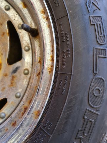 722042-12 Ford Mustang rims + 4 Kelly tires M + S P215 / 70 R14