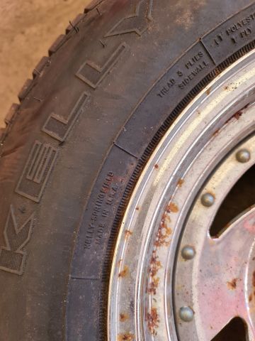 722042-15 Ford Mustang rims + 4 Kelly tires M + S P215 / 70 R14