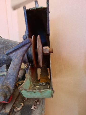 722052-5 Alfa Beckman Emery on pillars