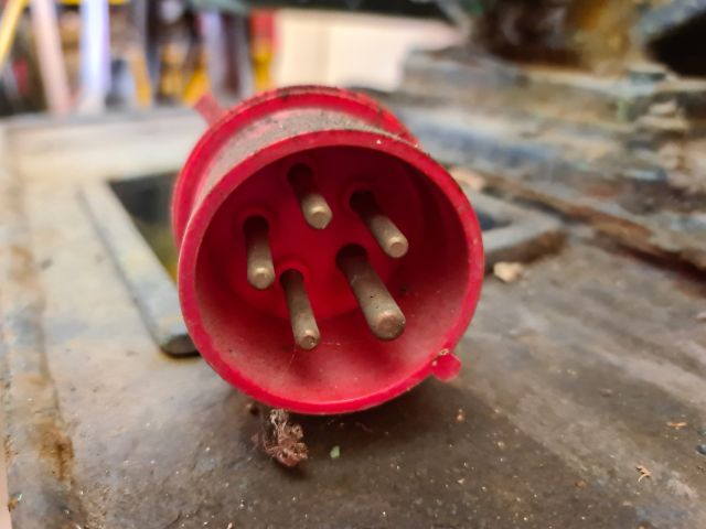 722052-8 Alfa Beckman Emery on pillars