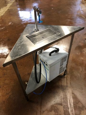 422406-1 Dricksvattensifon Pan Atlantic med nedfälld spillbricka,inkl  vattenkylare.