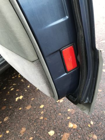 725816-18 Mercedes Benz 500 SEC 1984 (WMN 074)