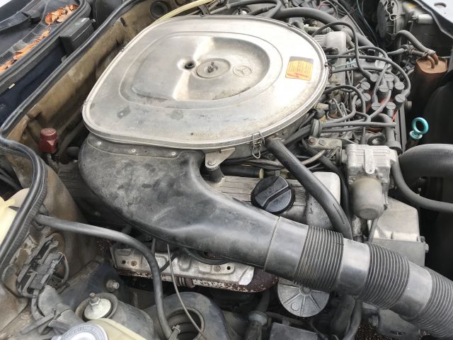 725816-25 Mercedes Benz 500 SEC 1984 (WMN 074)