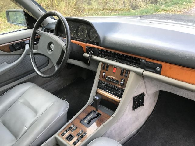 725816-45 Mercedes Benz 500 SEC 1984 (WMN 074)
