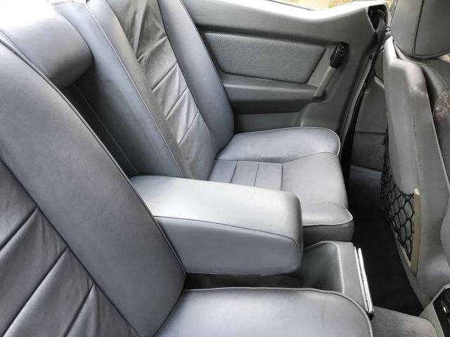 725816-51 Mercedes Benz 500 SEC 1984 (WMN 074)