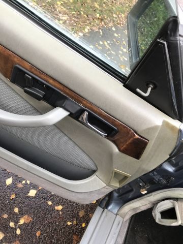 725816-56 Mercedes Benz 500 SEC 1984 (WMN 074)