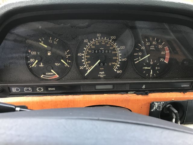 725816-58 Mercedes Benz 500 SEC 1984 (WMN 074)