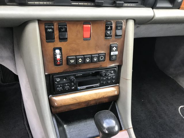 725816-59 Mercedes Benz 500 SEC 1984 (WMN 074)