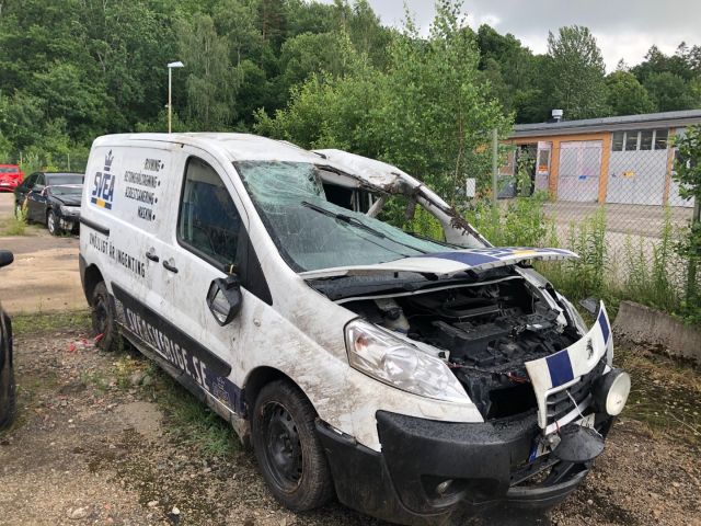 726003-2 Peugeot Expert 1.6 HDi -2013 crash-damaged (90hp, spare parts item)