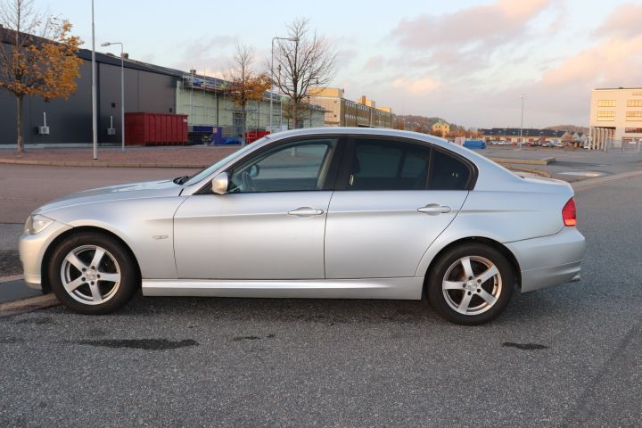 726136-2 BMW 318d Sedan Manual, 143hp, 2011