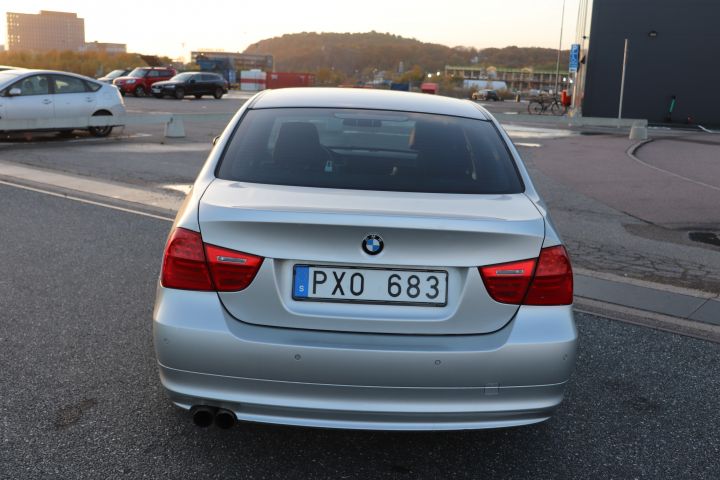 726136-4 BMW 318d Sedan Manual, 143hp, 2011