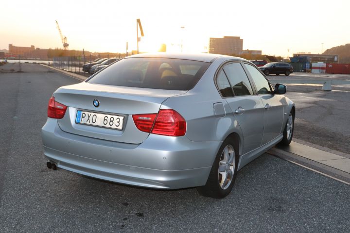 726136-5 BMW 318d Sedan Manual, 143hp, 2011
