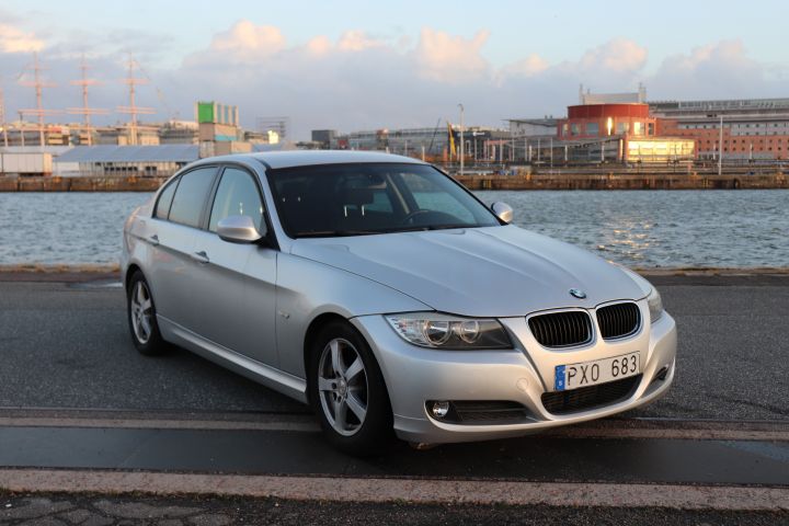 726136-7 BMW 318d Sedan Manual, 143hp, 2011