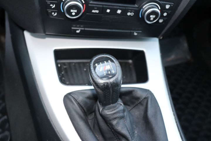 726136-10 BMW 318d Sedan Manual, 143hp, 2011