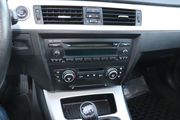 726136-11 BMW 318d Sedan Manual, 143hp, 2011