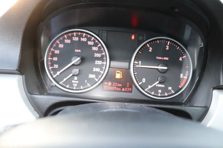 726136-12 BMW 318d Sedan Manual, 143hp, 2011