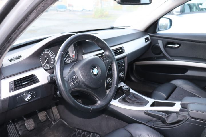 726136-15 BMW 318d Sedan Manual, 143hp, 2011