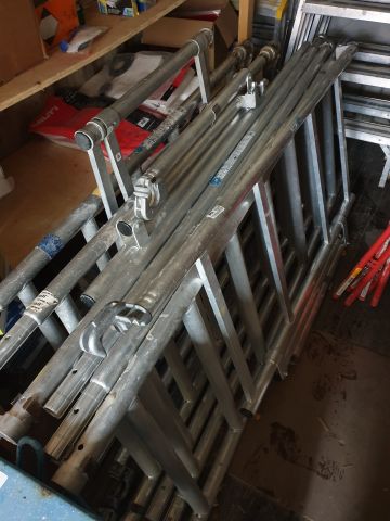 724058-1 Folding roller stand & stand with gangway