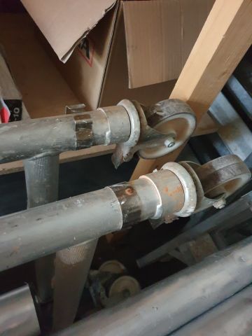 724058-8 Folding roller stand & stand with gangway