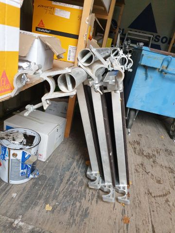 724058-12 Folding roller stand & stand with gangway