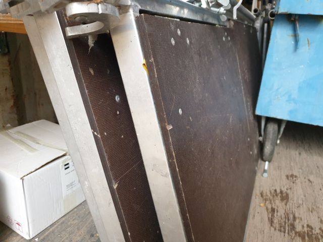 724058-13 Folding roller stand & stand with gangway