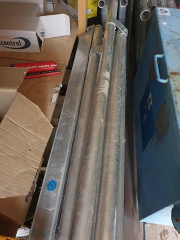 724058-14 Folding roller stand & stand with gangway