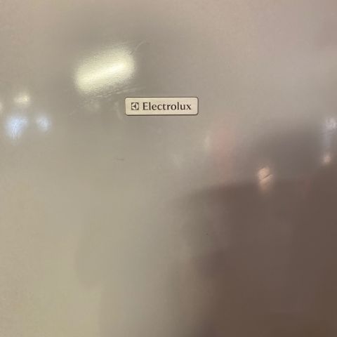 718326-3 Electrolux fridge and freezer