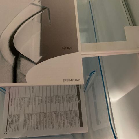 718326-8 Electrolux fridge and freezer