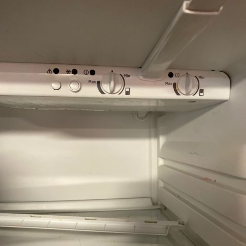 718326-11 Electrolux fridge and freezer