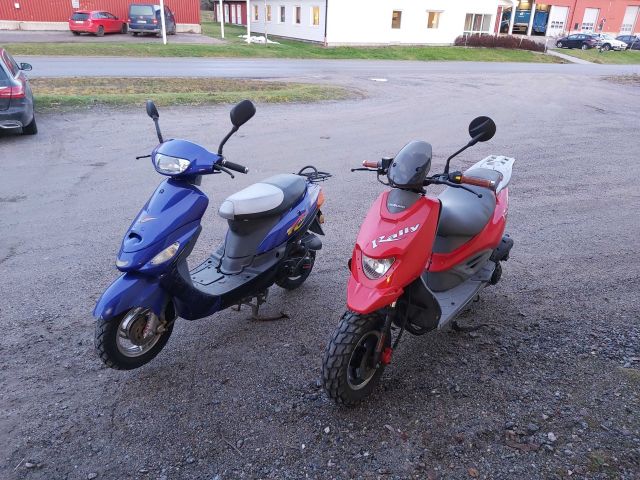 578329-1 2st moped scooters