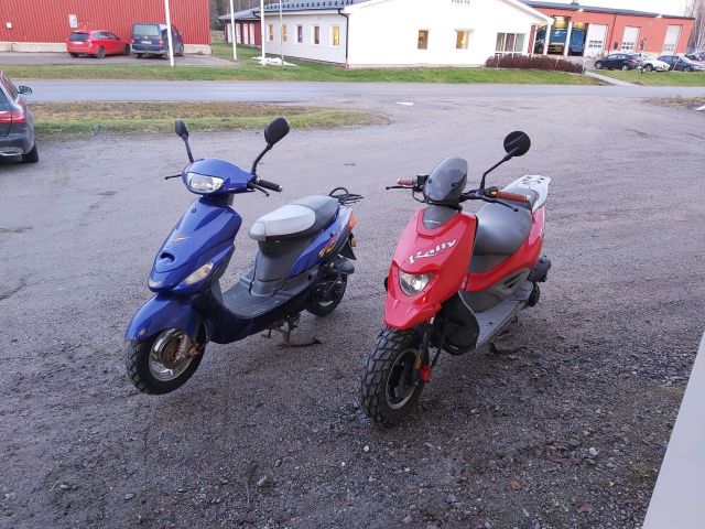 578329-2 2st moped scooters