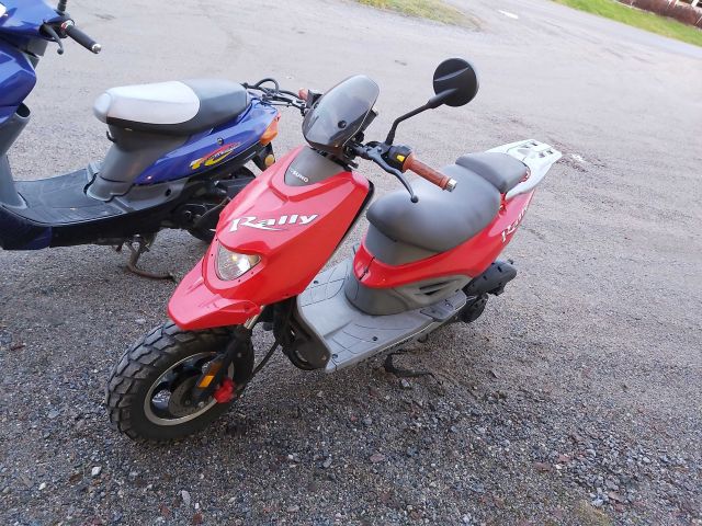 578329-4 2st moped scooters