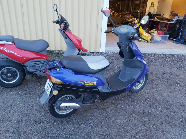 578329-7 2st moped scooters
