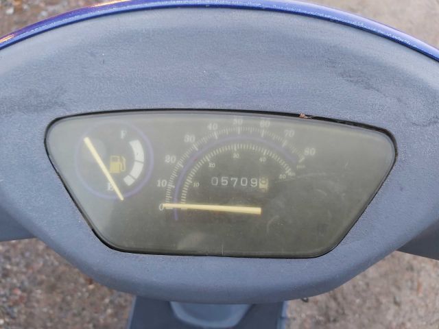 578329-12 2st moped scooters