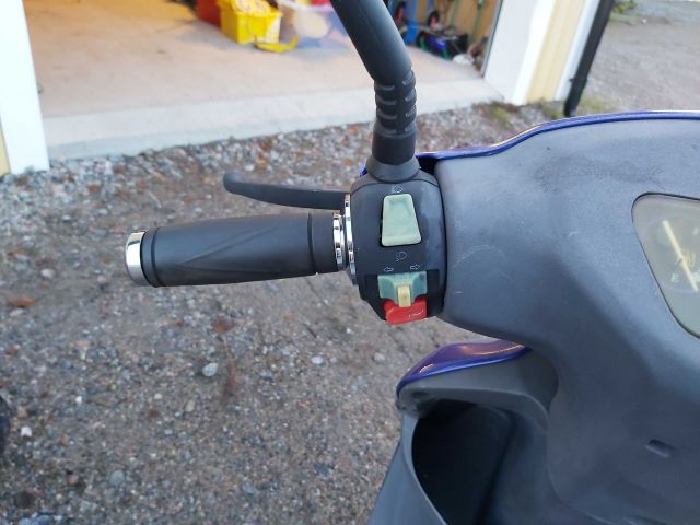 578329-13 2st moped scooters