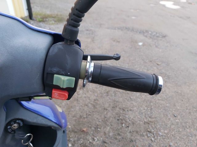 578329-14 2st moped scooters