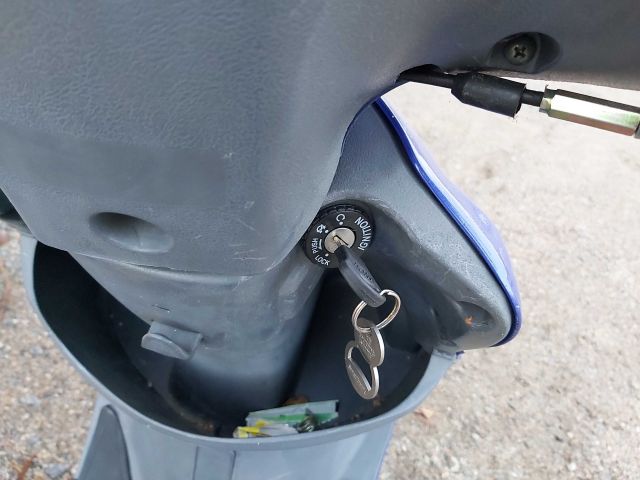 578329-15 2st moped scooters