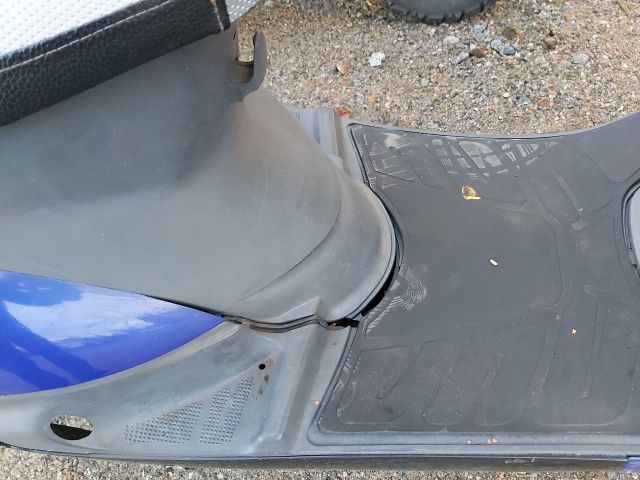 578329-16 2st moped scooters