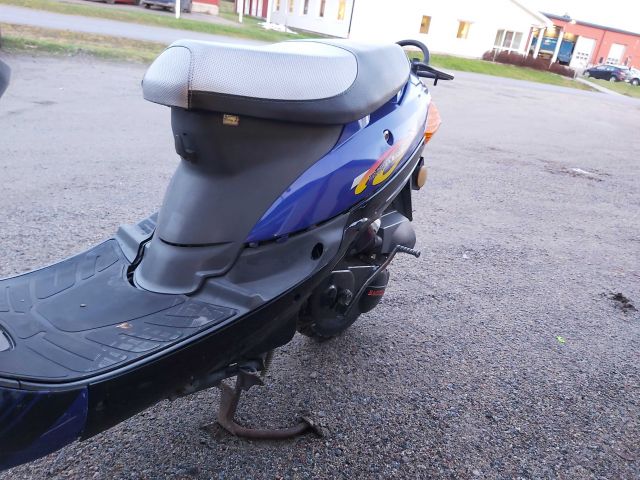 578329-22 2st moped scooters