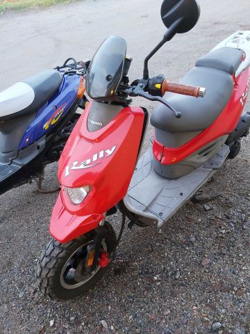578329-26 2st moped scooters