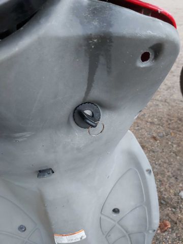 578329-27 2st moped scooters