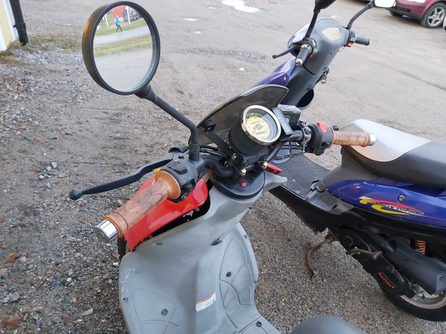 578329-29 2st moped scooters