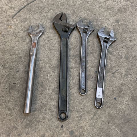 715408-1 Larger wrenches and block wrench 4 pcs