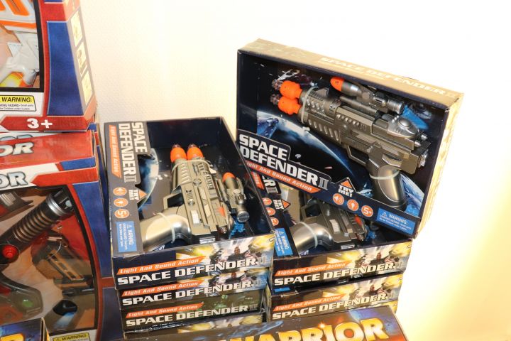 703941-6 Toys Space Warrior / Defender 25pcs