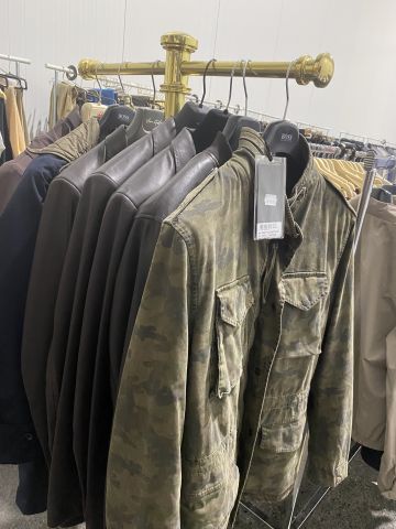 661477-2 Entire women's and men's clothing store, large batch of designer clothes and shop fittings.